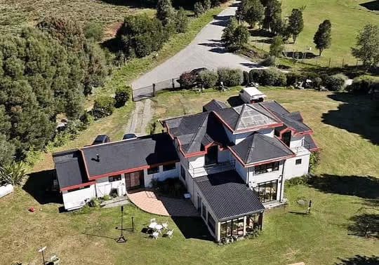 Parcela con casa, laguna exclusiva
