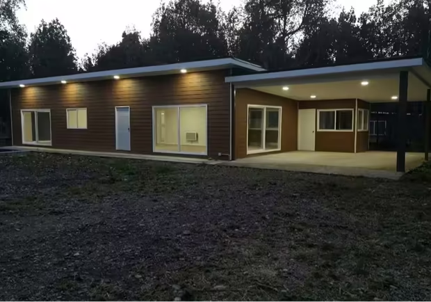 Parcela con 2 casas nuevas en Trapen
